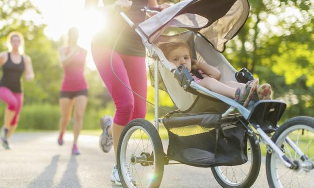 8 exercises to do with your child in the pram