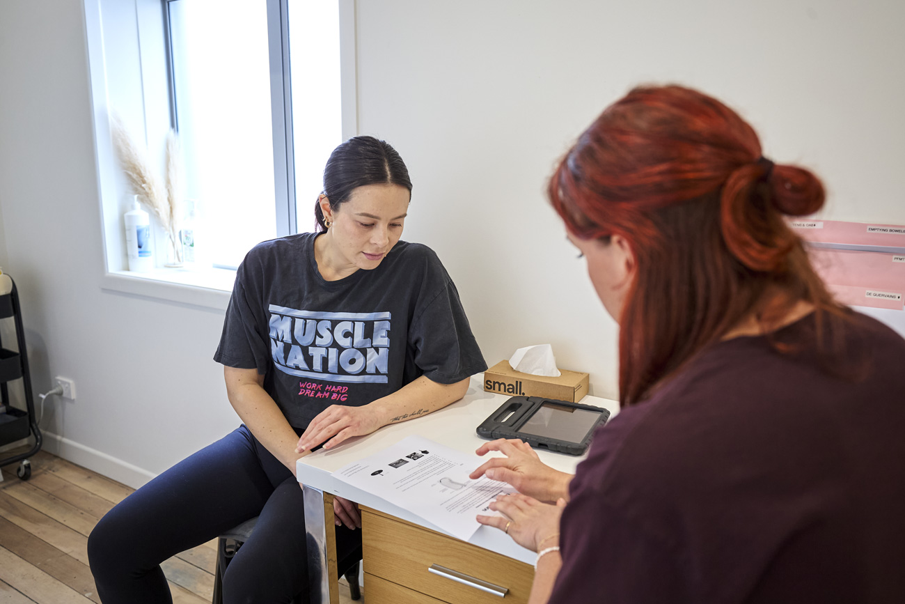 Unity Studios Physio Caitlin Fris doing a pre or postnatal assessment WOF